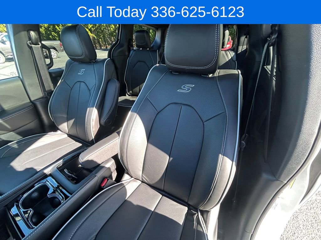 New 2026 Chrysler Pacifica Limited w/ S Appearance Package FWD image 21