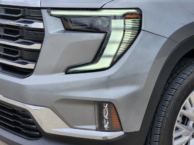 Used 2026 GMC Acadia Elevation w/ Elevation Premium Package FWD image 9