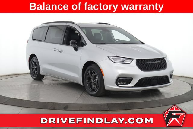 Used 2024 Chrysler Pacifica Premium