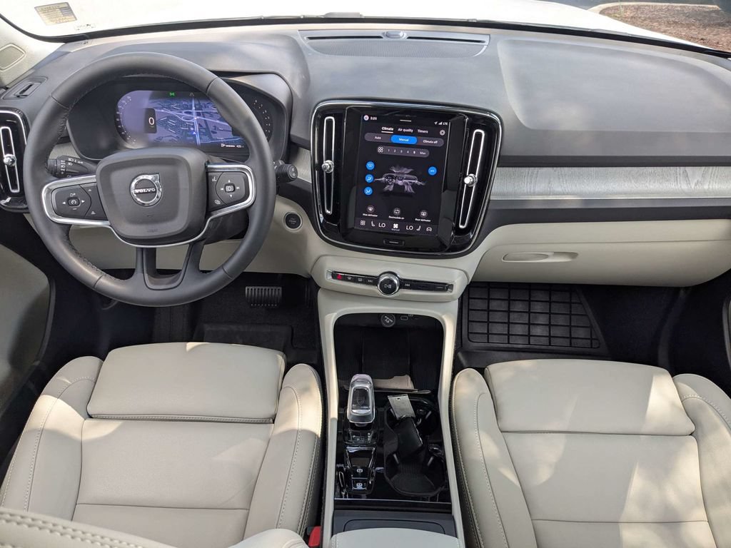 Certified 2026 Volvo XC40 B4 Plus w/ Protection Package Premier FWD image 21