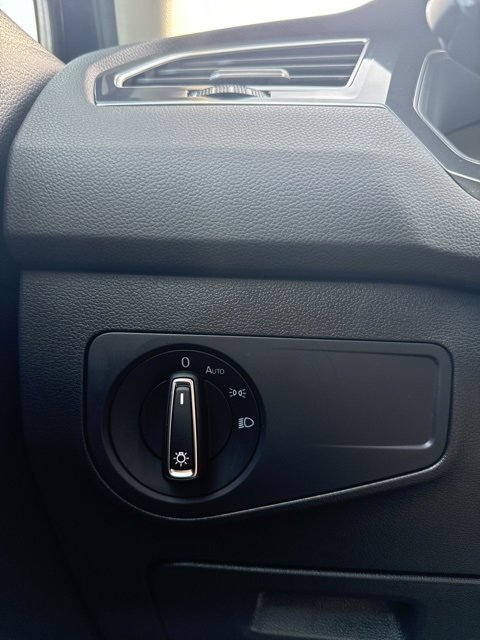 Used 2024 Volkswagen Tiguan SE image 29