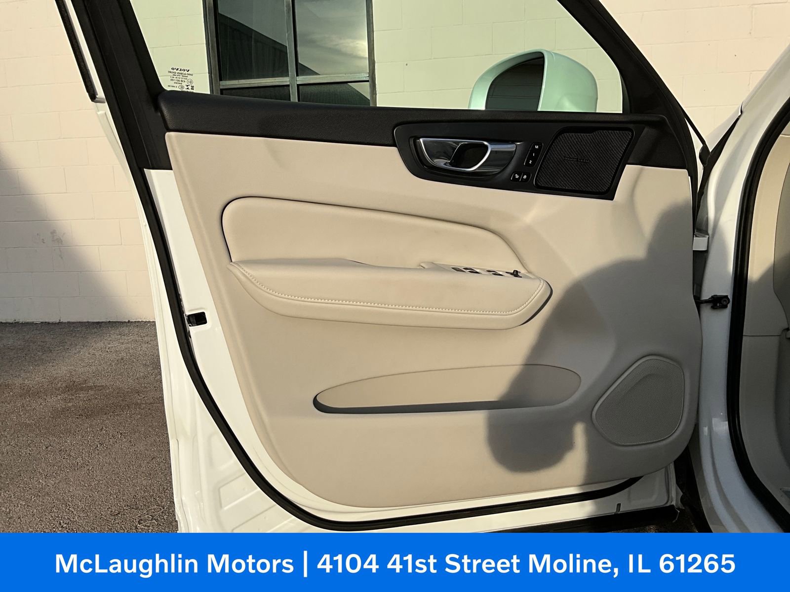 Certified 2023 Volvo XC60 B5 Ultimate w/ Climate Package AWD/4WD image 24