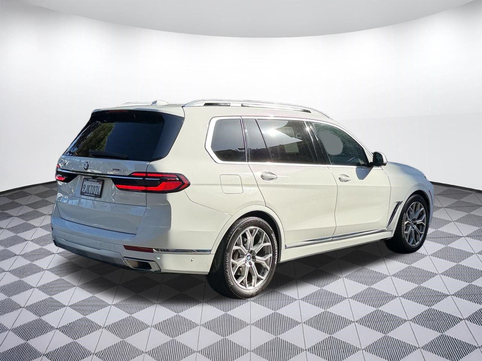 Used 2024 BMW X7 xDrive40i w/ Premium Package AWD/4WD image 9
