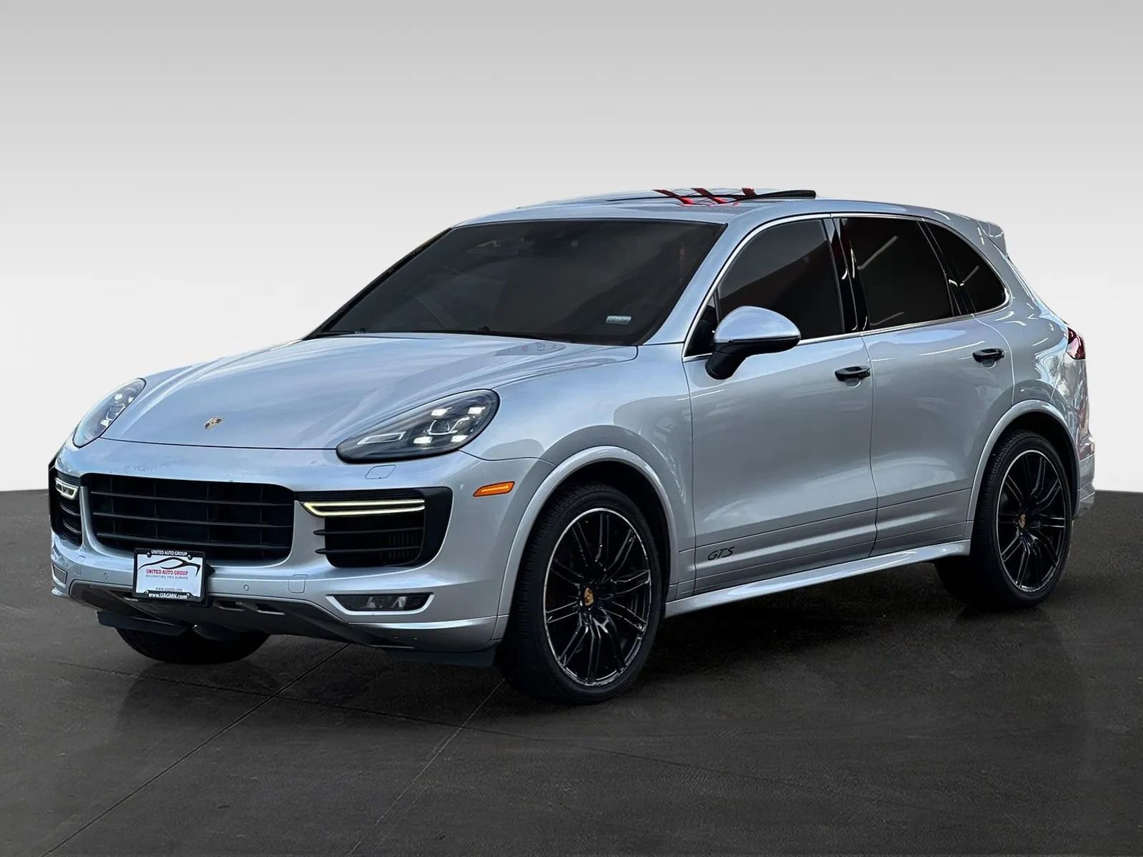 Used 2016 Porsche Cayenne GTS image 3