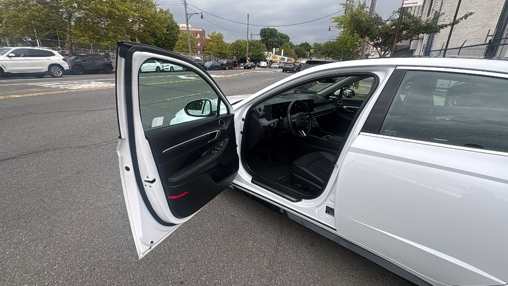 Used 2025 Hyundai Sonata Limited FWD image 10