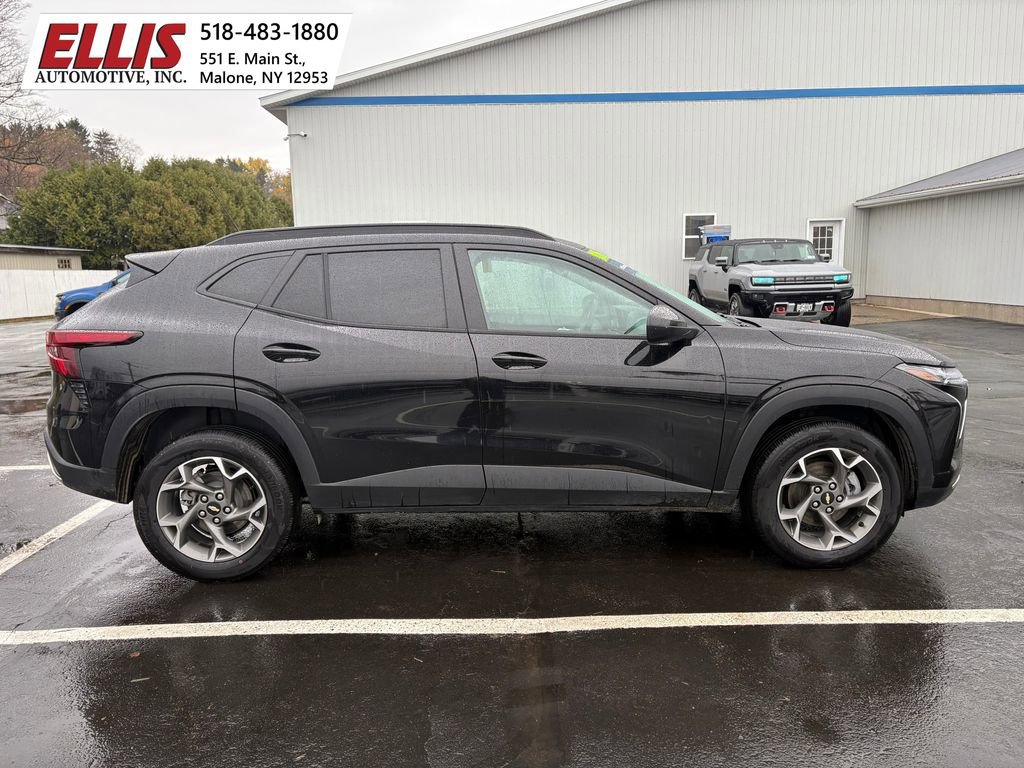 Used 2024 Chevrolet Trax LT image 7