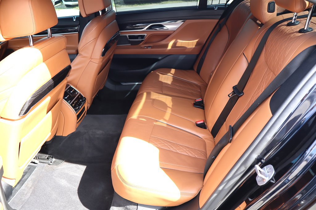 Used 2018 BMW 750i xDrive AWD/4WD image 19