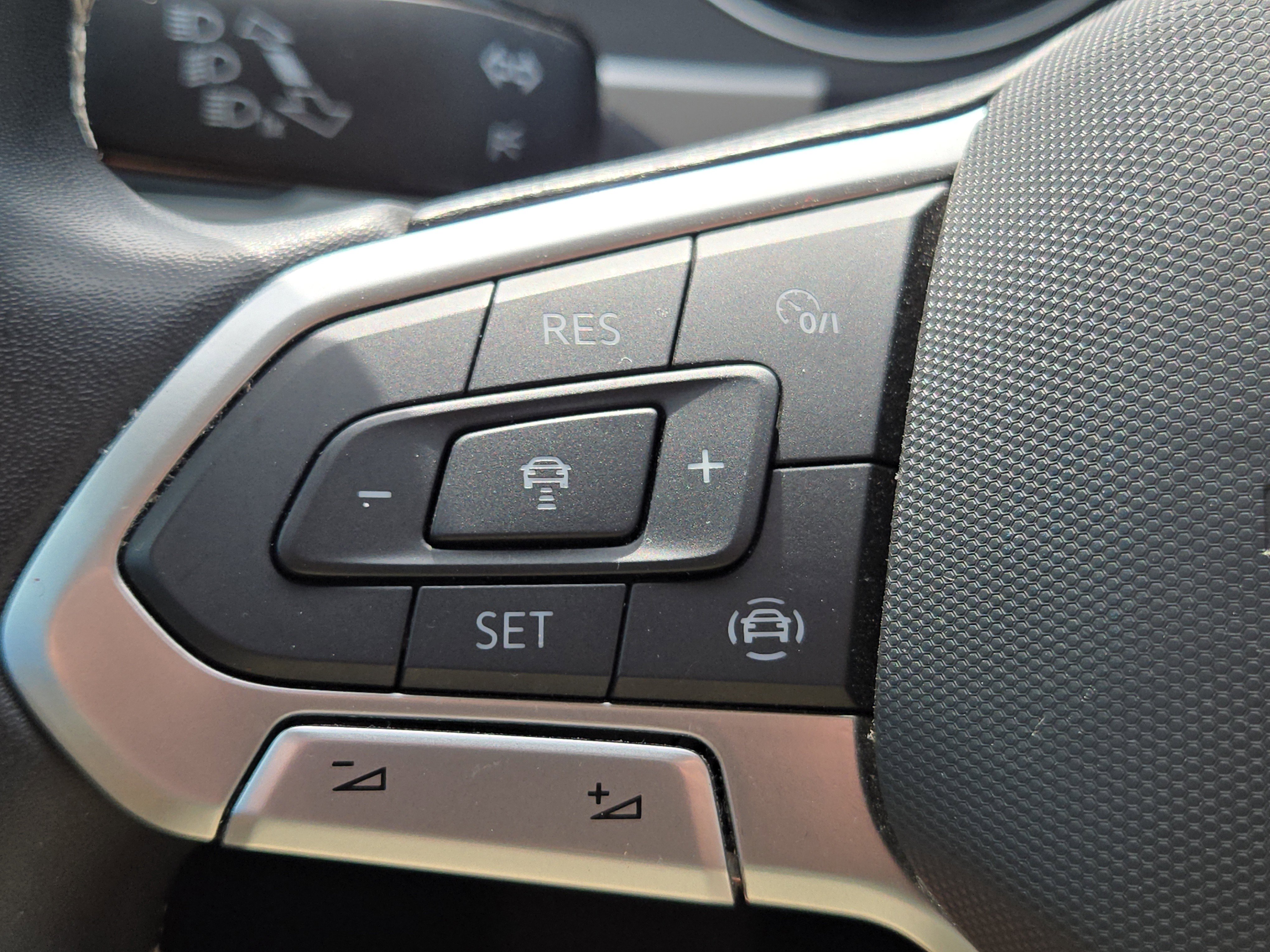 Used 2021 Volkswagen Atlas SE FWD image 23
