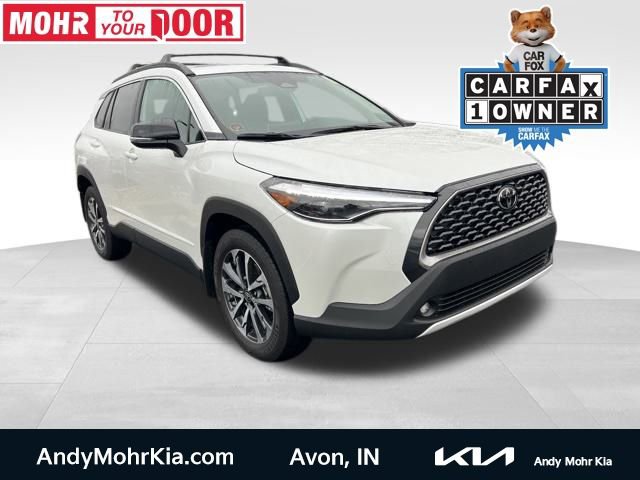 Used 2025 Toyota Corolla Cross XLE image 1