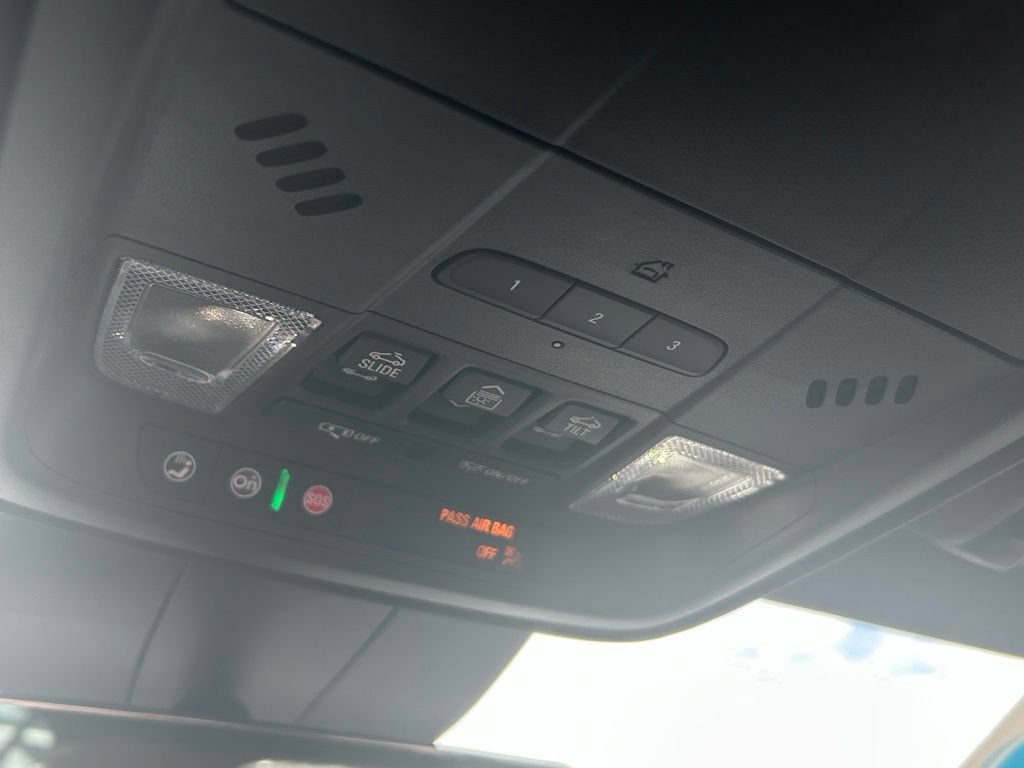 Used 2025 Cadillac XT4 Sport AWD/4WD image 27