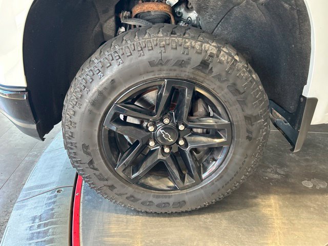 Used 2019 Chevrolet Silverado 1500 Custom Trail Boss w/ Custom Convenience Package AWD/4WD image 4