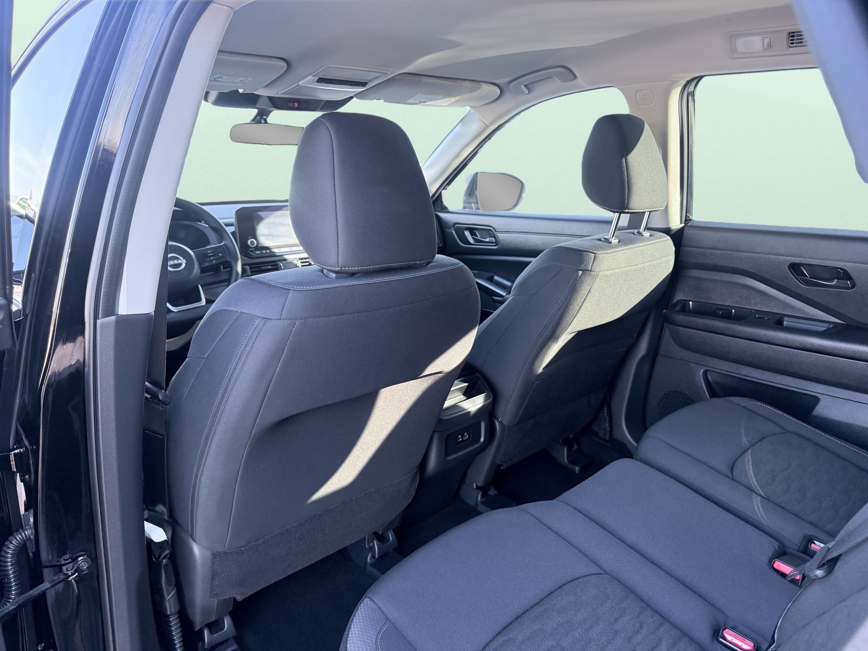 Used 2025 Nissan Pathfinder S image 30