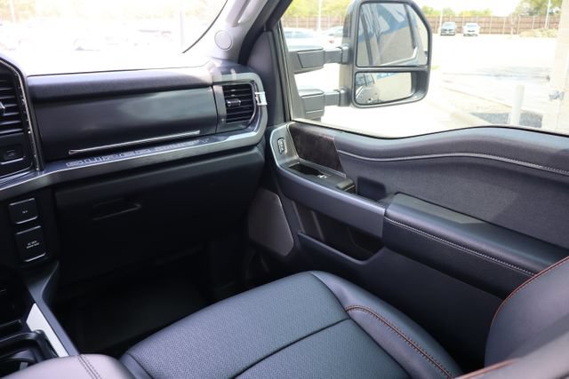 Used 2025 Ford F250 Lariat AWD/4WD image 10
