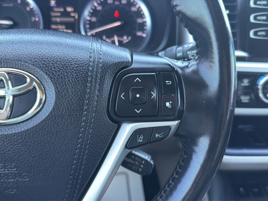 Used 2018 Toyota Highlander XLE AWD/4WD image 23