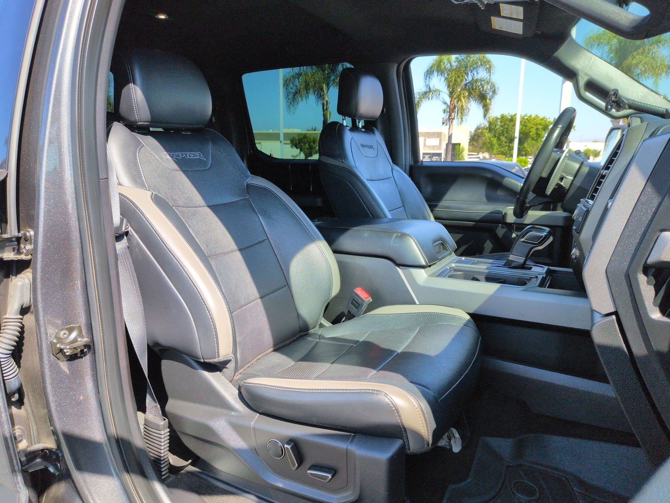 Used 2018 Ford F150 Raptor w/ Equipment Group 802A Luxury AWD/4WD image 31