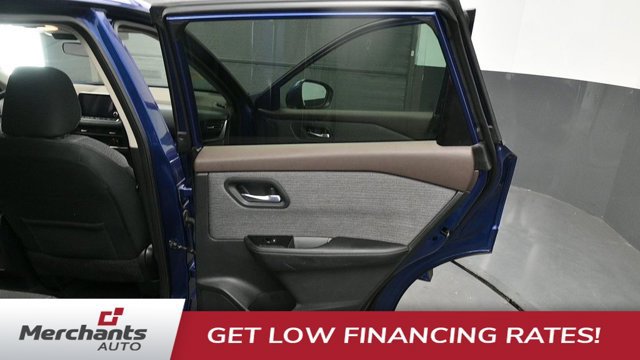 Used 2023 Nissan Rogue SV AWD/4WD image 16