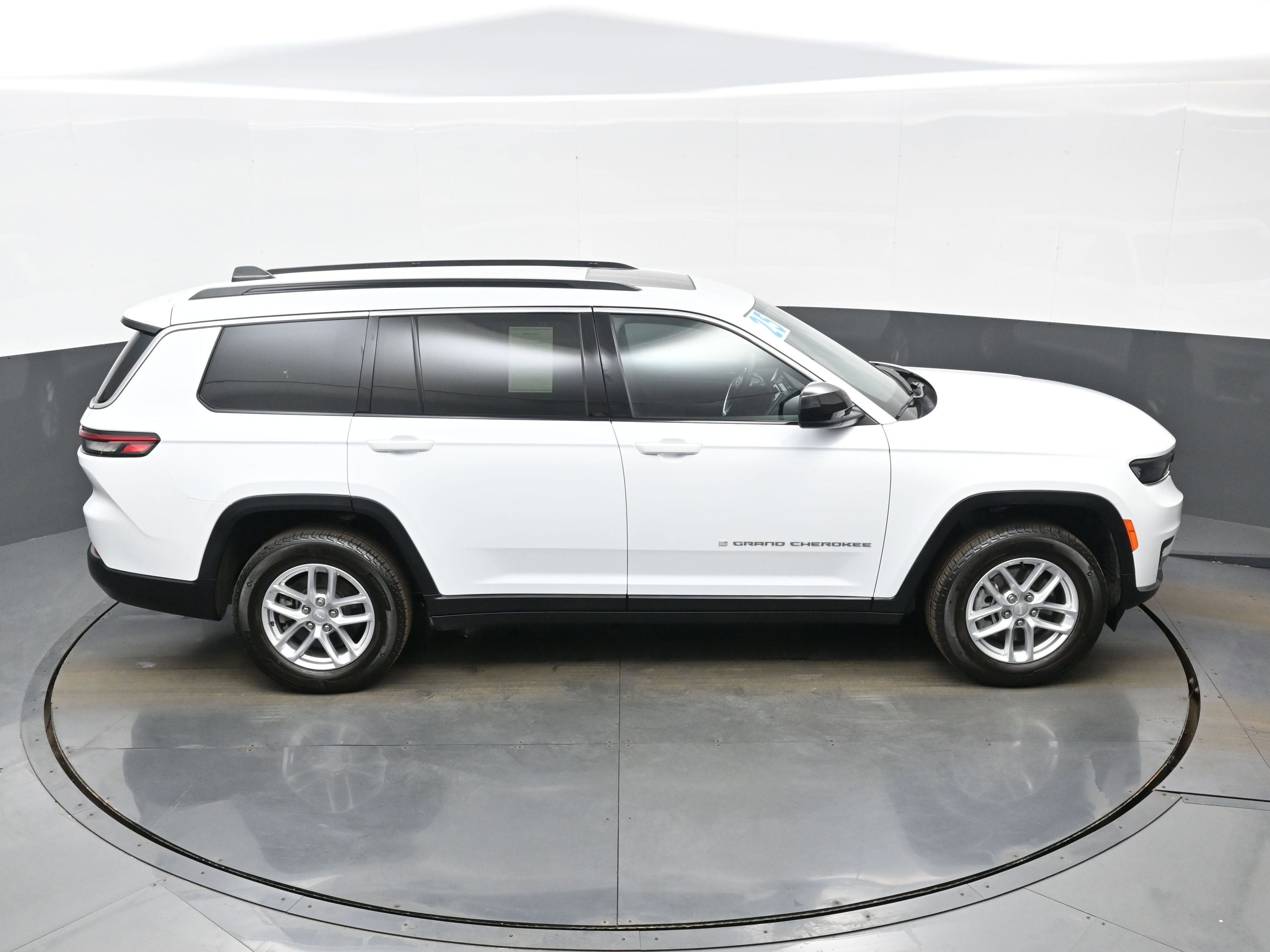 Used 2025 Jeep Grand Cherokee L Laredo w/ Trailer Tow Package image 40