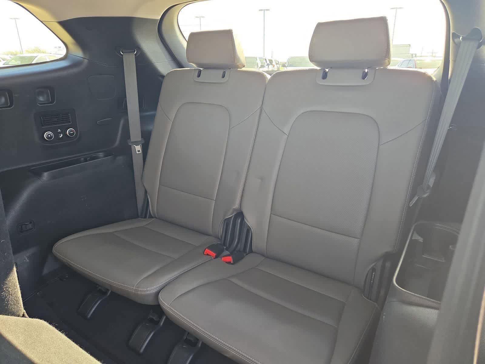 Used 2015 Hyundai Santa Fe GLS w/ Option Group 02 FWD image 33
