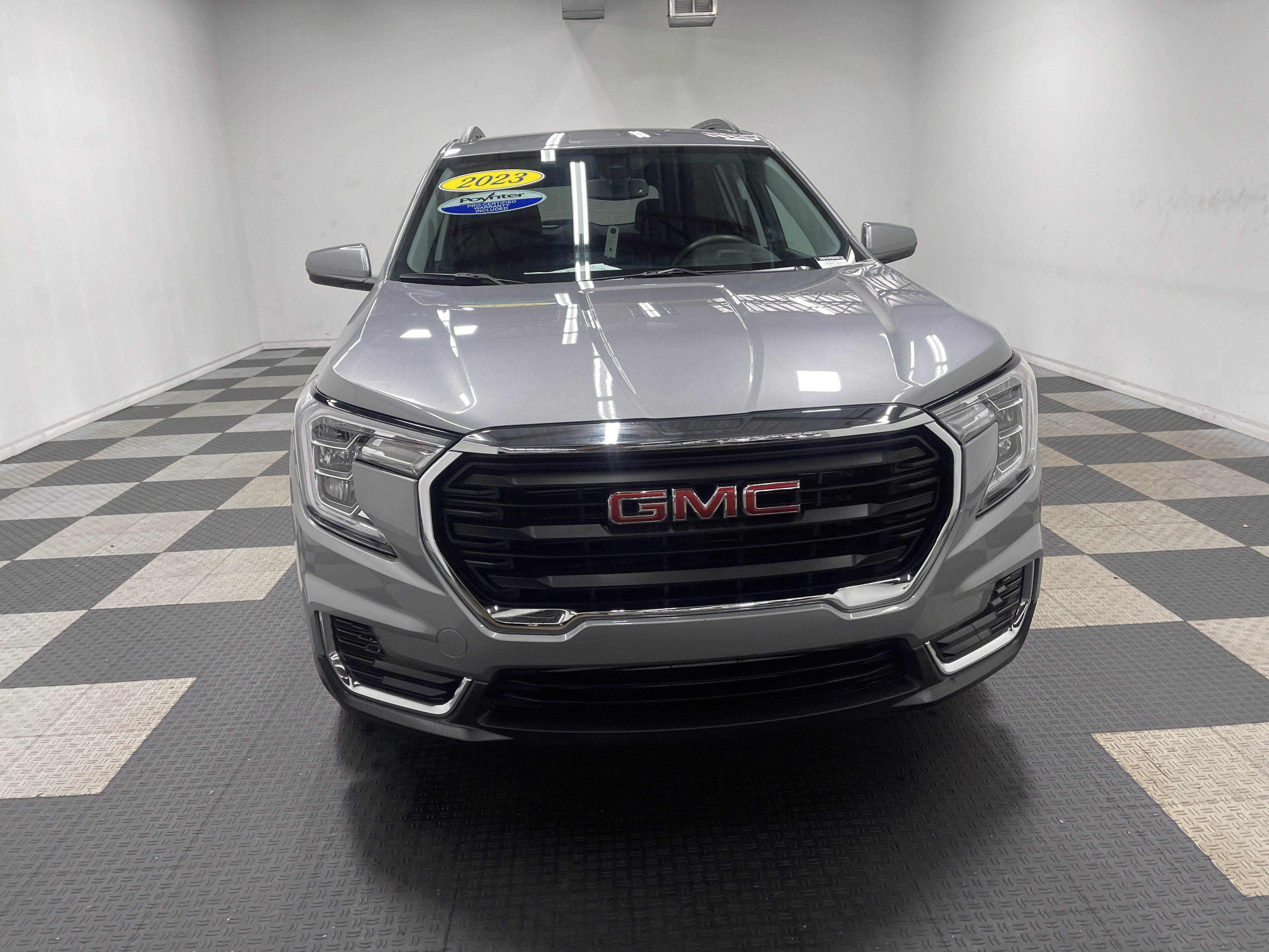 Used 2023 GMC Terrain SLE w/ Driver Convenience Package FWD image 7