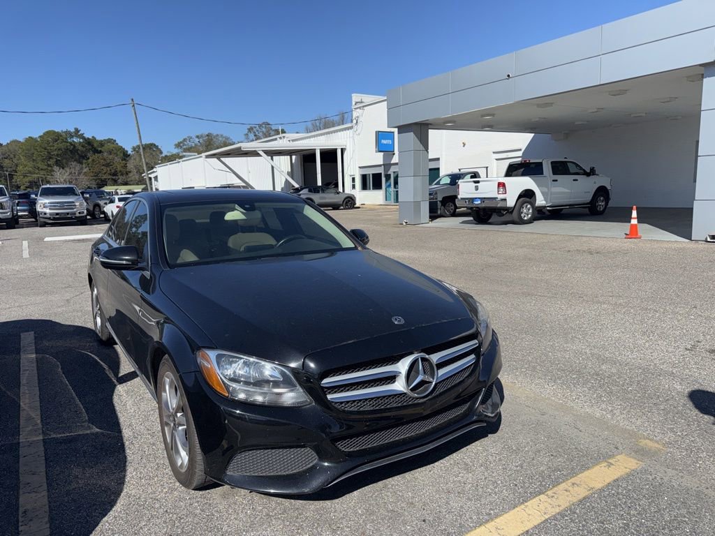 Used 2018 Mercedes-Benz C 300 Sedan image 3