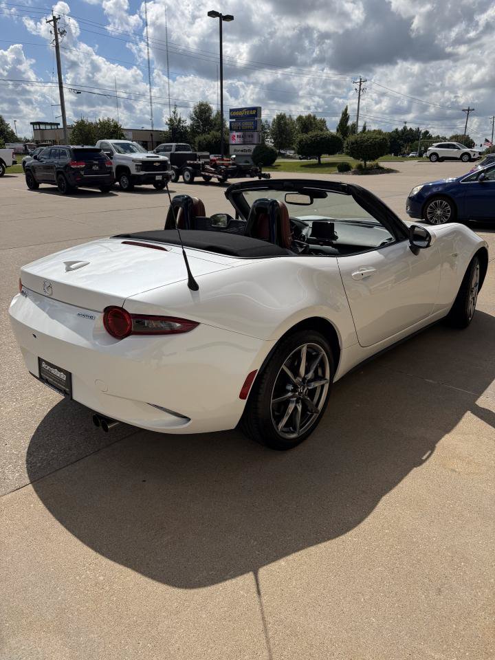 Used 2023 MAZDA MX-5 Miata Grand Touring RWD image 3
