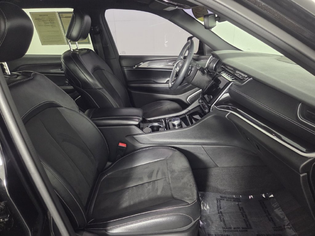 Used 2022 Jeep Grand Cherokee L Laredo RWD image 33