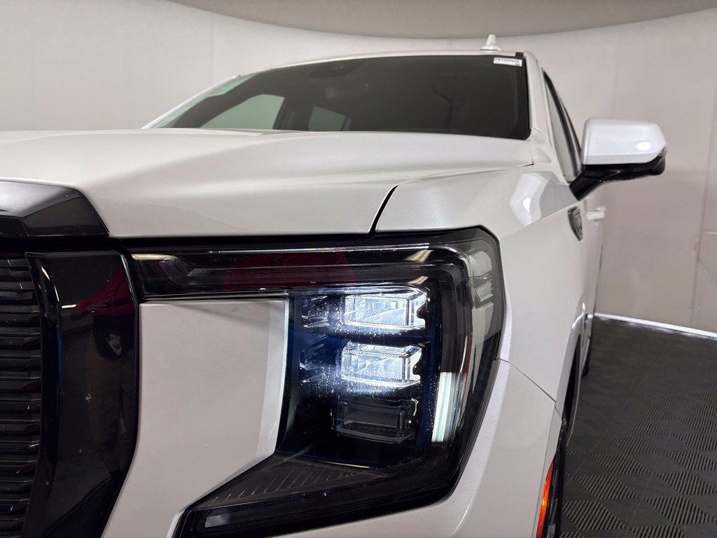Used 2023 GMC Yukon Denali Ultimate AWD/4WD image 9