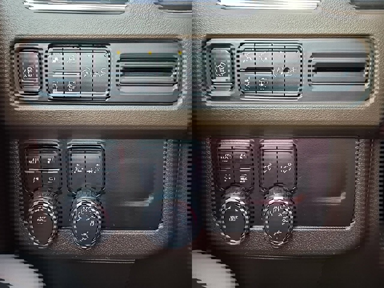 Used 2022 Chevrolet Suburban LT w/ Luxury Package image 26