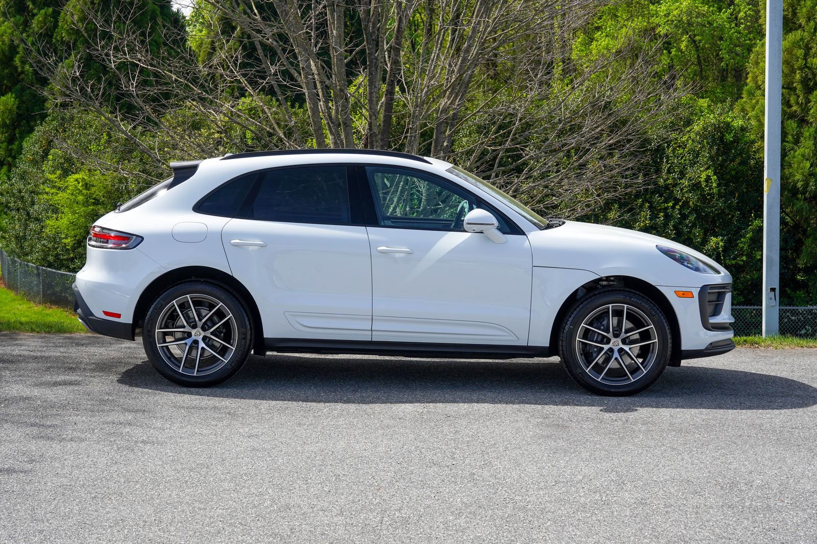 Certified 2025 Porsche Macan image 8