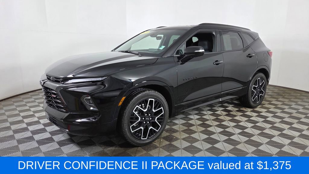 Used 2025 Chevrolet Blazer RS w/ Driver Confidence II Package image 3