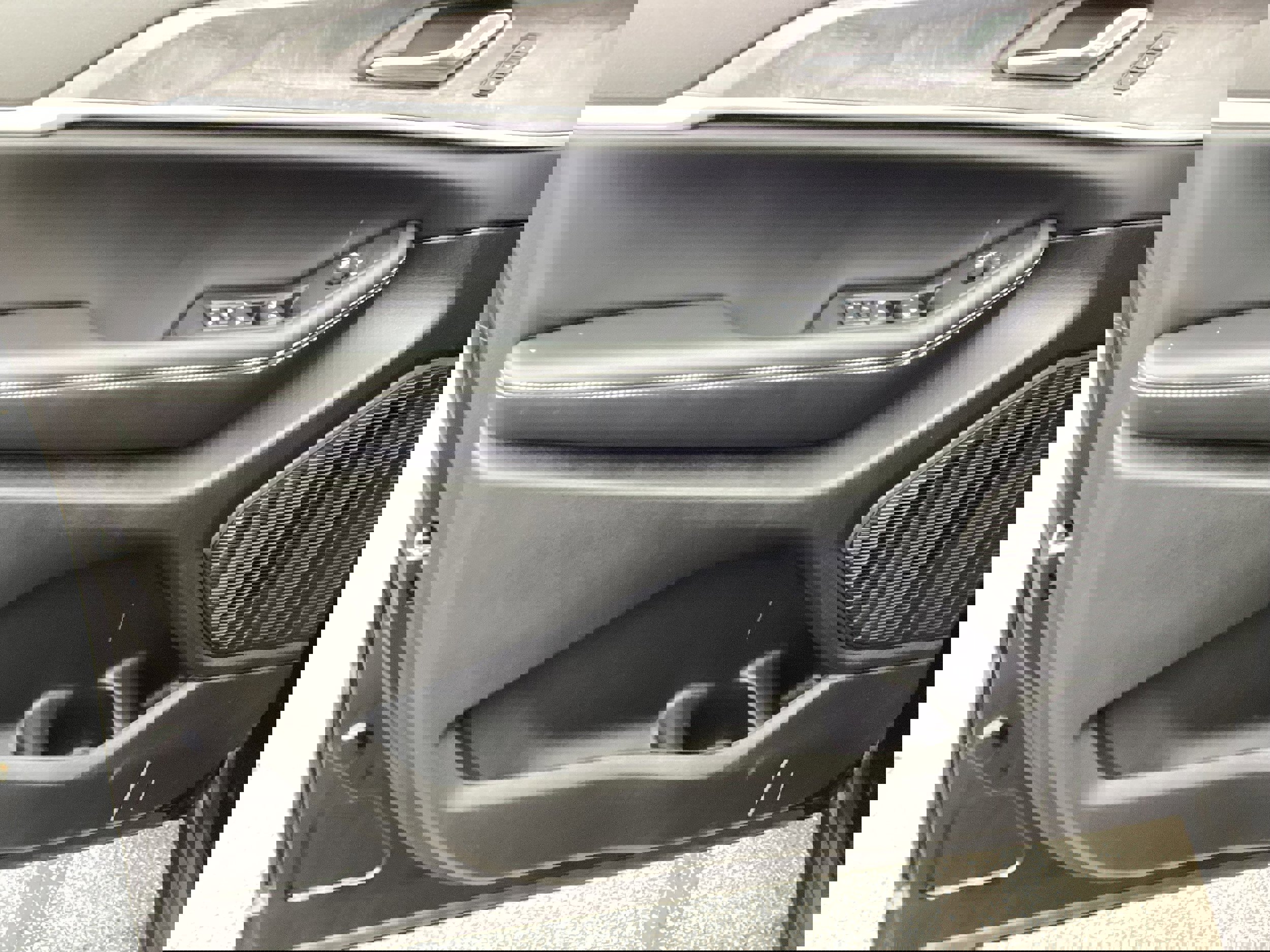 Used 2024 Jeep Grand Cherokee Limited w/ Luxury Tech Group II image 16