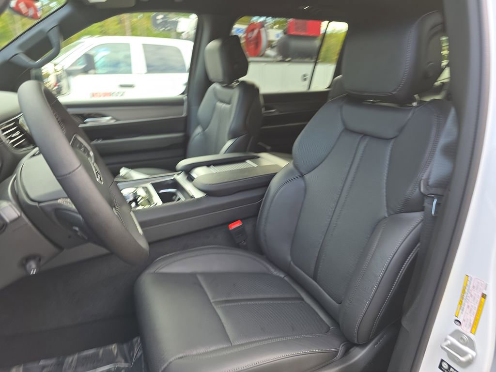 New 2025 Jeep Wagoneer L Series II AWD/4WD image 16