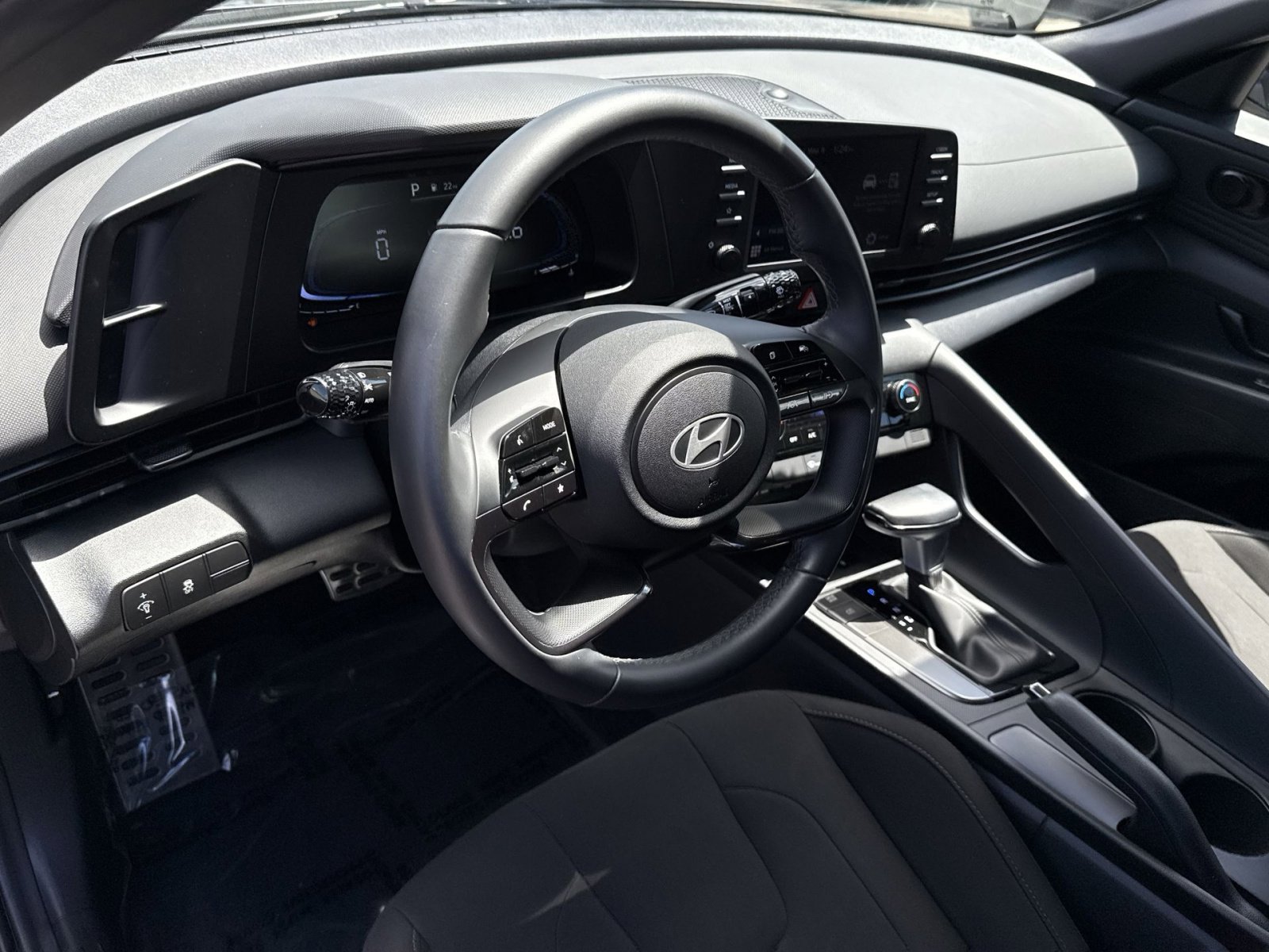 Certified 2025 Hyundai Elantra Sport FWD image 16