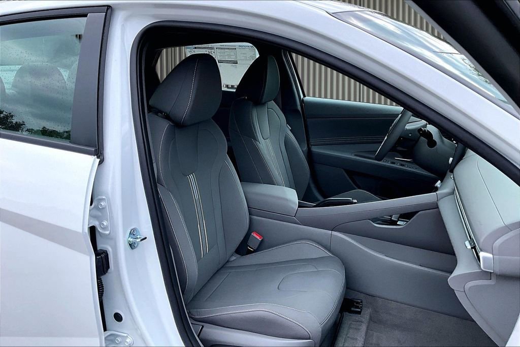 New 2026 Hyundai Elantra SEL Sport Premium FWD image 9