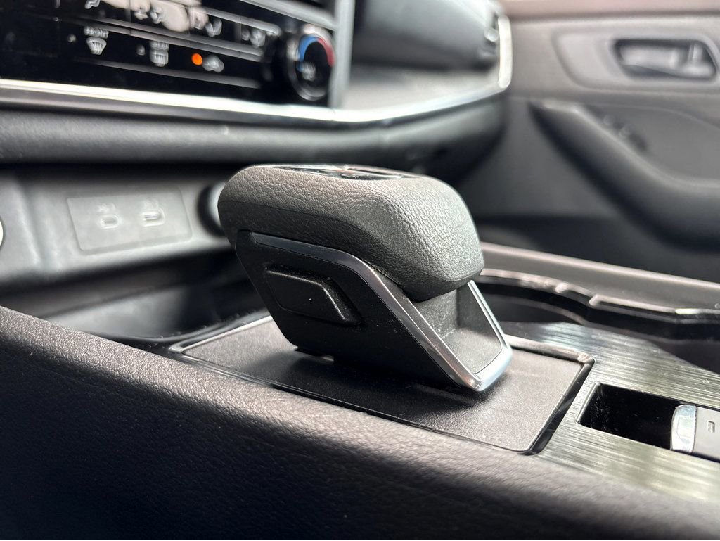 Used 2023 Nissan Rogue S FWD image 18