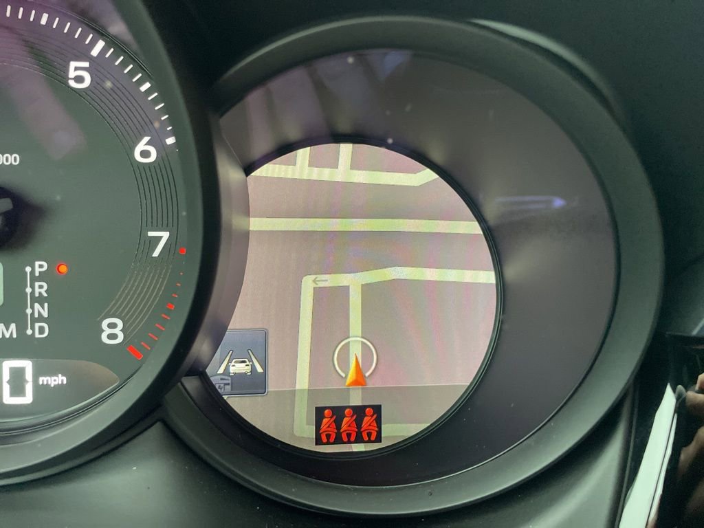 Certified 2025 Porsche Macan image 32