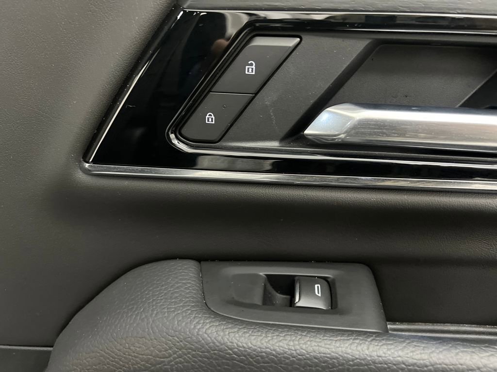 Used 2025 GMC Yukon Denali image 21