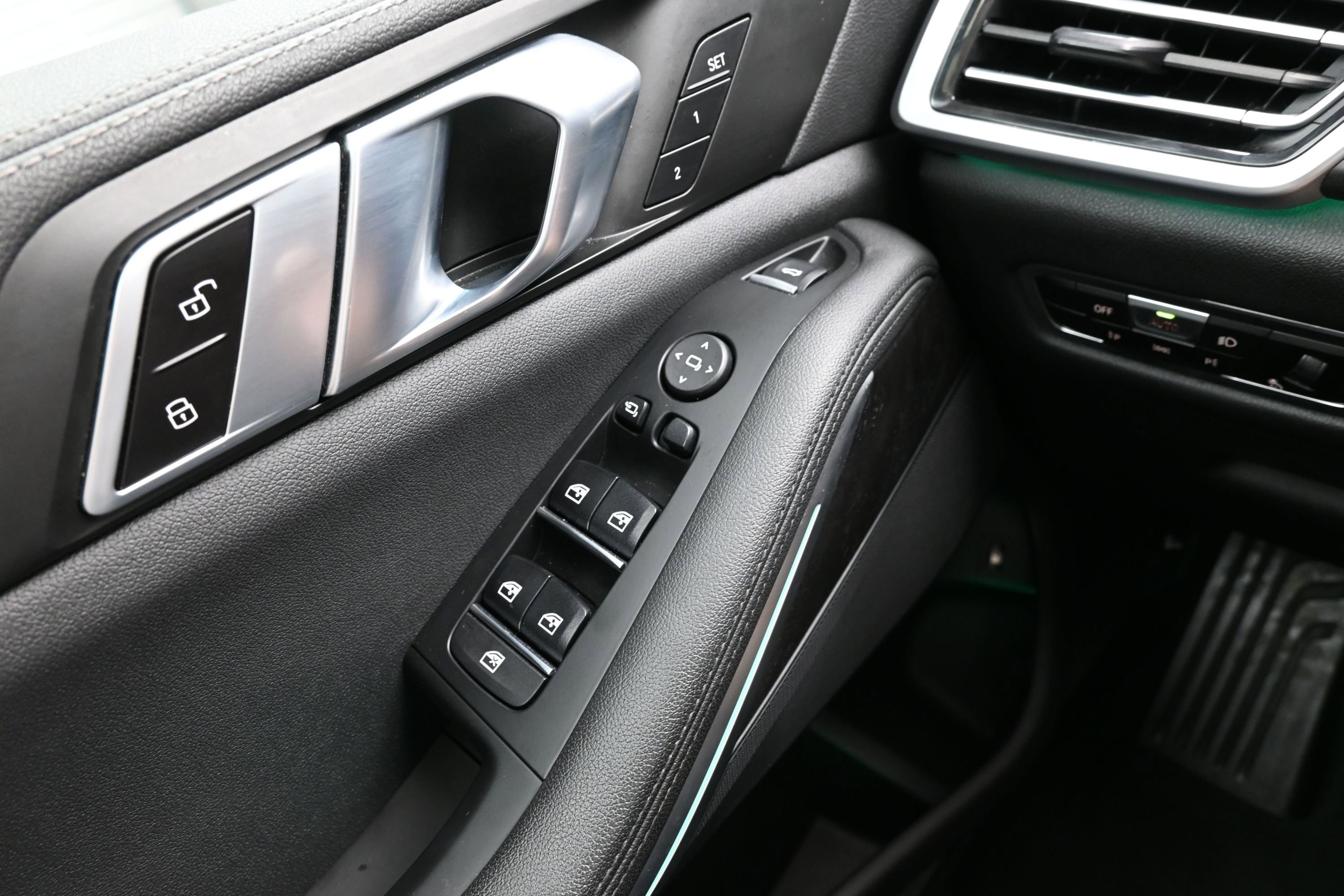 Used 2022 BMW X5 xDrive45e w/ Climate Comfort Package AWD/4WD image 25