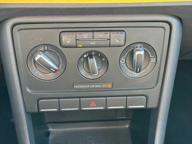 Used 2013 Volkswagen Beetle 2.5 image 25