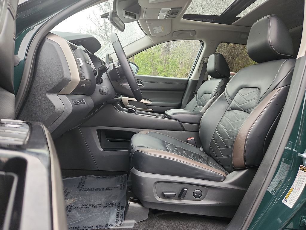 Certified 2023 Nissan Pathfinder Platinum w/ Cargo Package image 15
