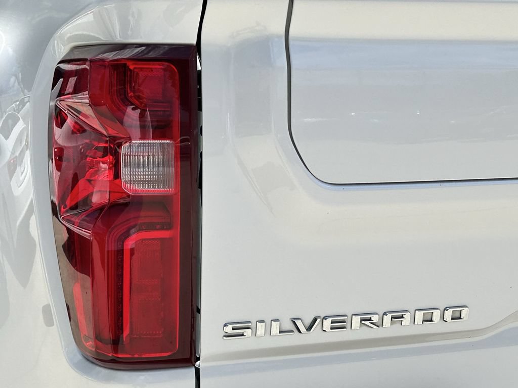 Used 2024 Chevrolet Silverado 3500 High Country w/ High Country Premium Package AWD/4WD image 7