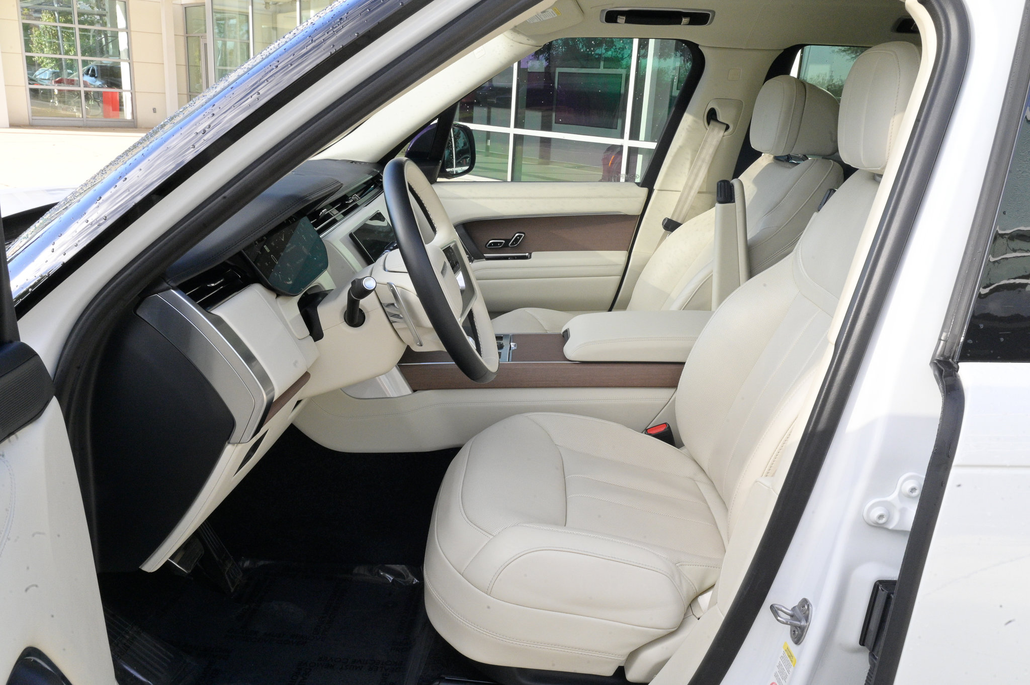 Used 2023 Land Rover Range Rover Autobiography image 17