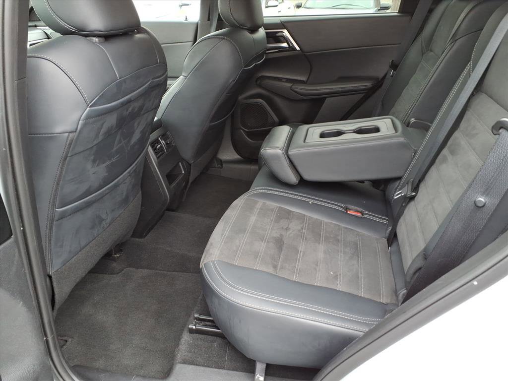 Used 2024 Mitsubishi Outlander SE image 5
