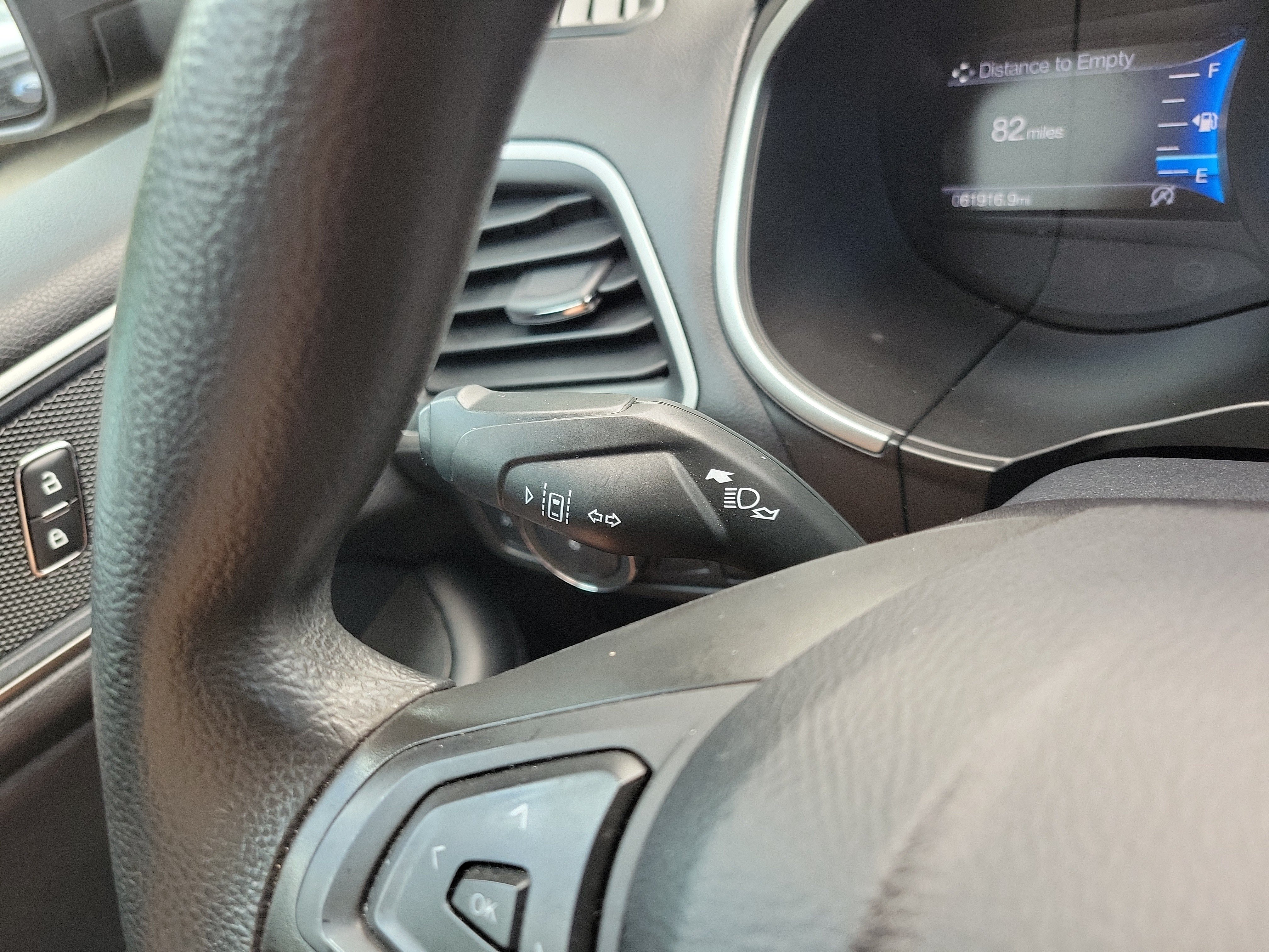 Used 2021 Ford Edge SE FWD image 26