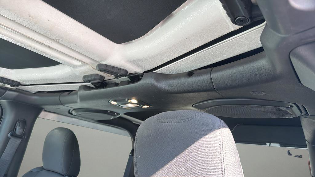 Used 2021 Jeep Wrangler Sport image 12