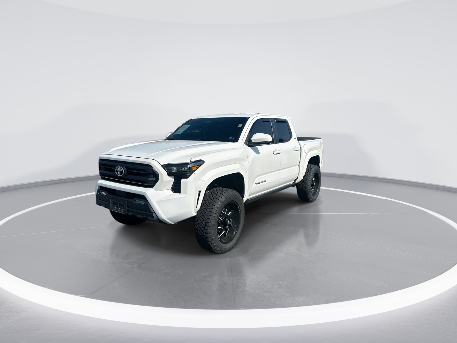 Used 2024 Toyota Tacoma SR5 AWD/4WD image 5