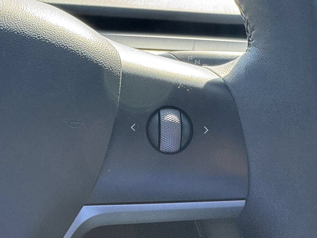 Used 2023 Tesla Model Y AWD image 18