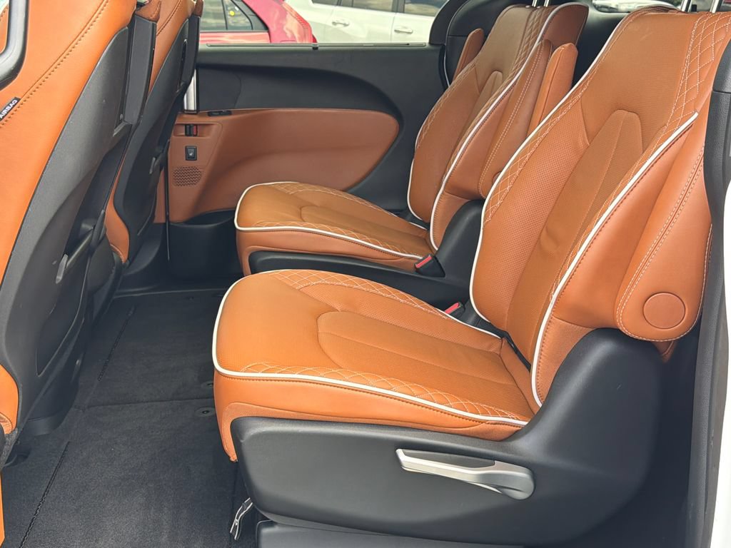 Used 2024 Chrysler Pacifica Pinnacle AWD/4WD image 19