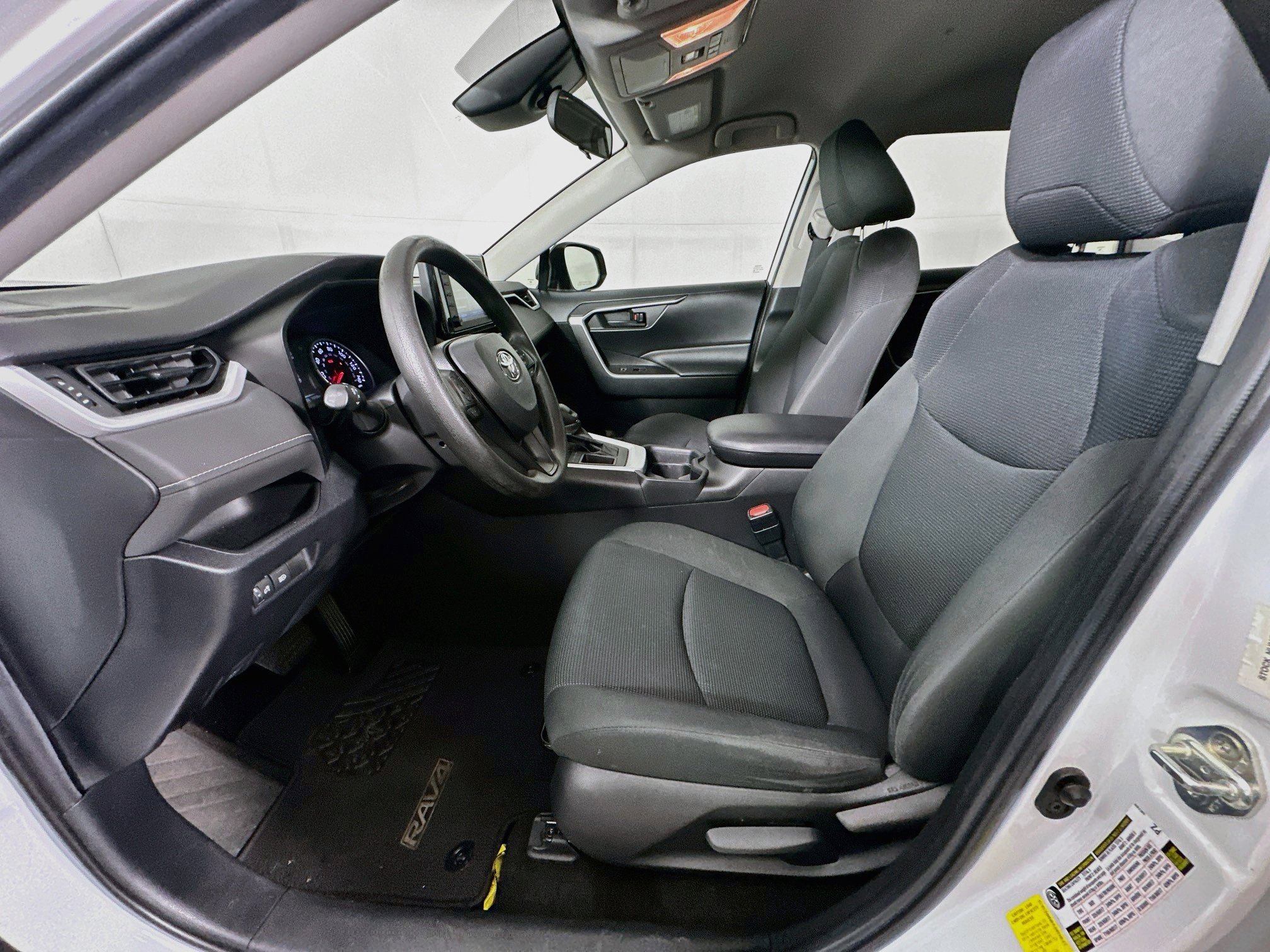 Used 2019 Toyota RAV4 LE FWD image 13