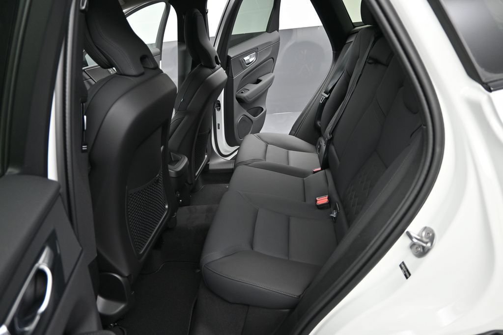 New 2026 Volvo XC60 B5 Core AWD/4WD image 13